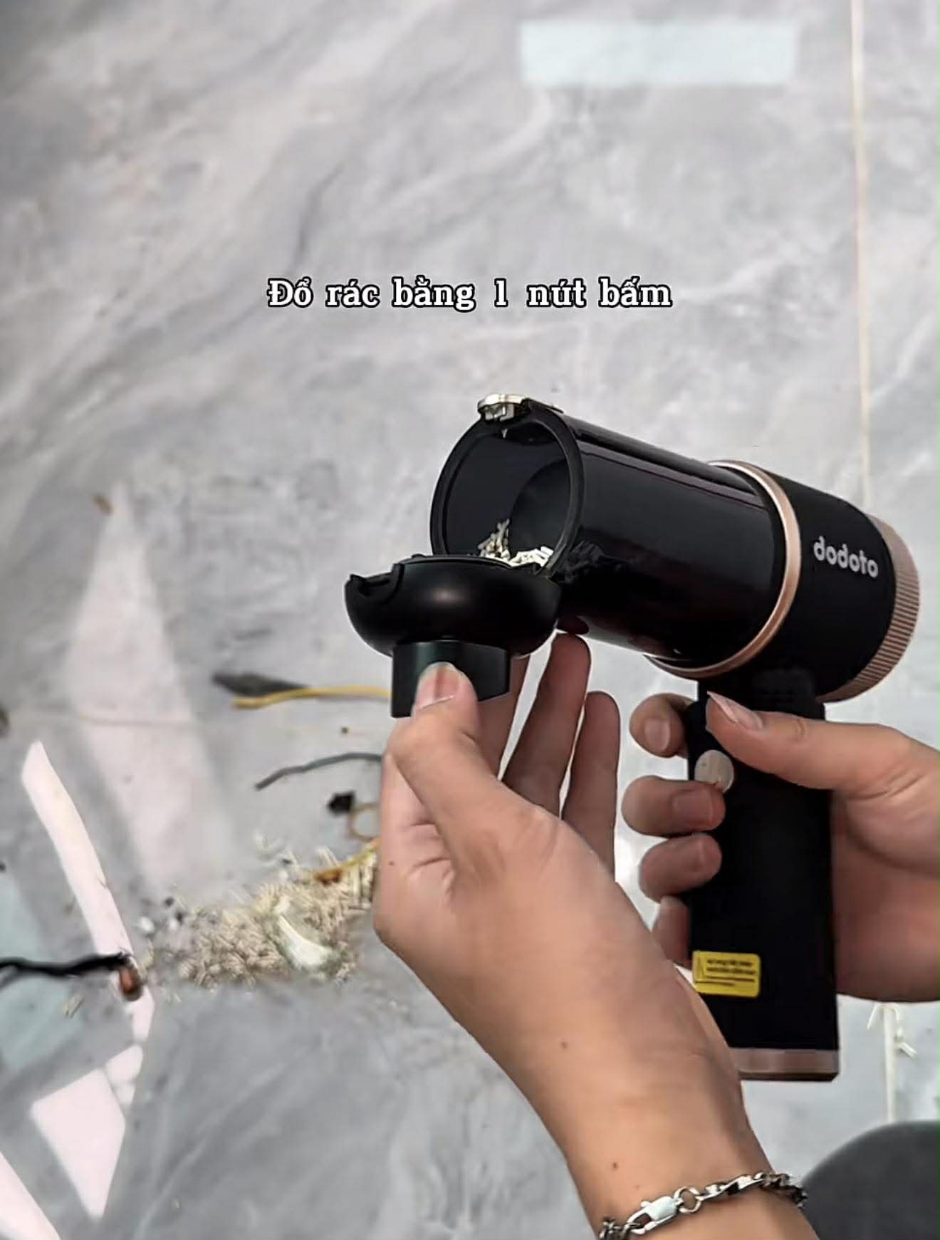 Máy hút bụi bàn thờ treo tường