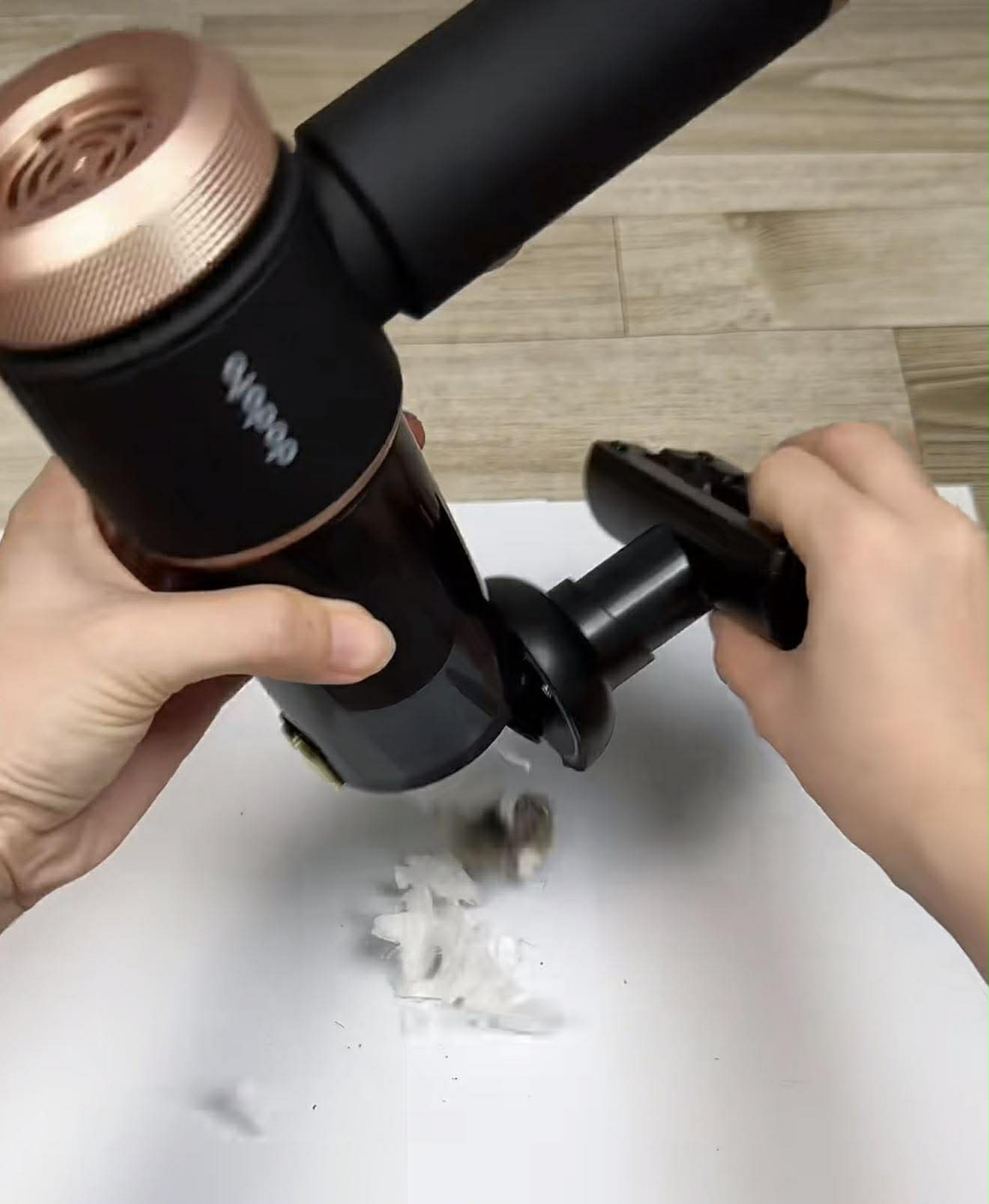 Máy hút bụi bàn thờ treo tường