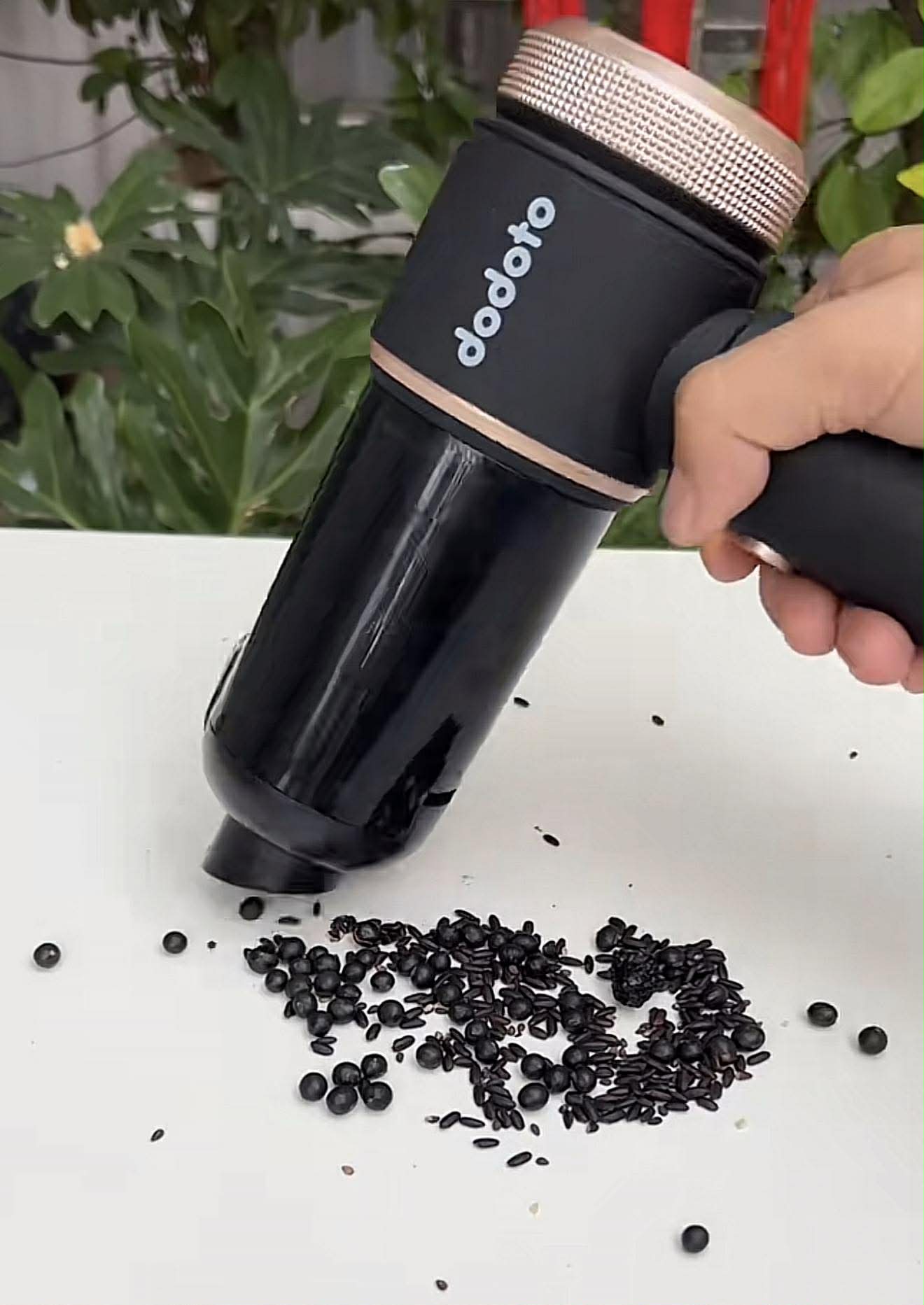 Máy hút tàn hương bàn thờ