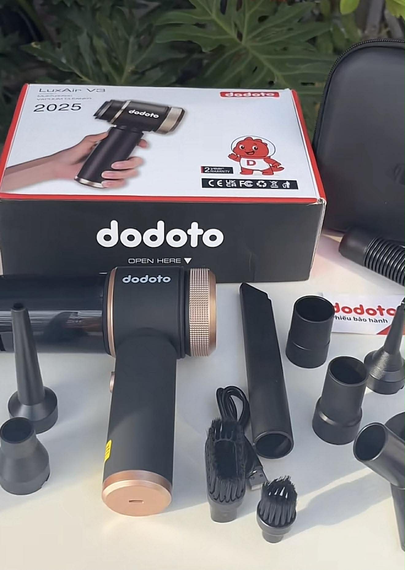 vệ sinh bàn thờ bằng máy hút bụi